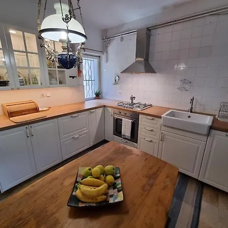 Διαμέρισμα Lovely Family House Of 200m² For A Great Vacation
